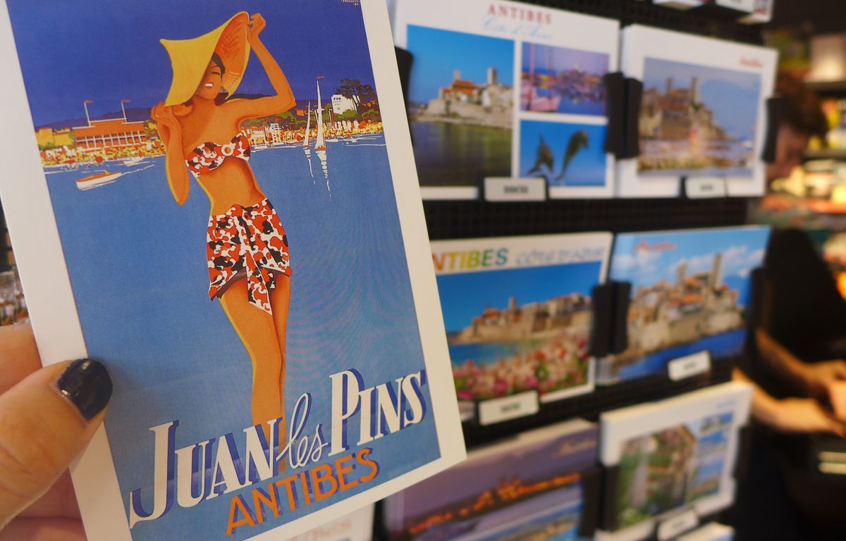 Désuet, fun ou indémodable... Envoyez-vous encore des cartes postales de vos vacances ?
