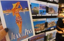 Envoyez-vous encore des cartes postales de vos vacances ? Racontez-vous