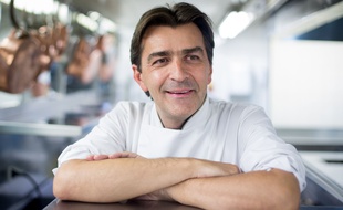 Yannick Alléno, arrivé en juillet 2014 au Pavillon Ledoyen où il a succédé à Christian Le Squer, a été couronné de trois étoiles.