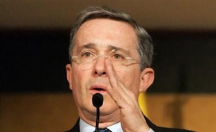 Le président vénézuélien Hugo Chavez a exclu mercredi "tout type de relation" avec le gouvernement colombien tant que son homologue Alvaro Uribe serait au pouvoir.