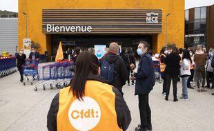 Mouvement de greve du personnel Carrefour, organise par le syndicat CFDT, Carrefour Lingostiere, Nice FRANCE - 03/04/2021//SYSPEO_sysA002/2104031625/Credit:SYSPEO/SIPA/2104031627