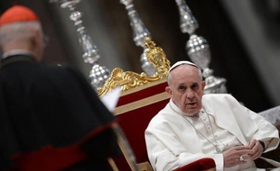 Le pape François a appelé samedi l'Eglise à tenir ses "portes ouvertes" et ne pas agir comme un "poste de douane", citant l'exemple des prêtres qui refusent de baptiser des enfants nés hors mariages.