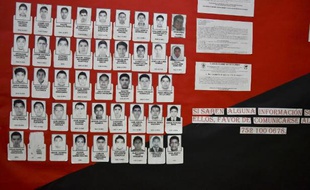 Portraits des 43 étudiants mexicains disparus à Iguala, sur les murs du réfectoire de leur école normale d'Ayotzinapa dans l'Etat de Guerrero, le 26 octobre 2014