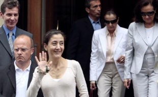 Ingrid Betancourt affirme désormais vouloir passer plus de temps "toute seule" avec ses enfants, Mélanie, 22 ans, et Lorenzo, 19 ans.