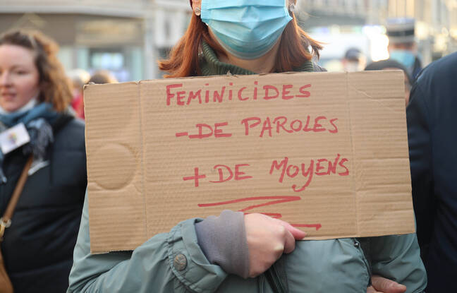 Féminicides : « Les femmes sont en danger d'abord et avant tout chez elles », dénonce une avocate