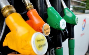 Les prix dans les stations-service françaises sont au plus bas depuis près de 4 ans
