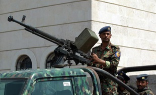 Un soldat stationné à Sanaa au Yémen le 12 septembre 2013