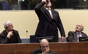 Slobodan Praljak avale du poison juste après avoir écouté le verdict qui confirmait sa condamnation à 20 ans de prison.