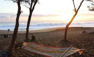 Un hamac sur une plage de La Réunion (illustration).