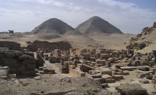 Vue depuis le temple funéraire de Sahourê des pyramides de Niousserrê et Neferirkarê,Abousir