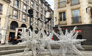 A Rennes, l'installation des illuminations de Noël commence généralement début octobre.