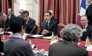 Une majorité de Français (60%) jugent que les mesures annoncées par le président Nicolas Sarkozy à l'issue du sommet social de mercredi ne sont pas efficaces, selon un sondage CSA à paraître vendredi dans Le Parisien/Aujourd'hui en France.