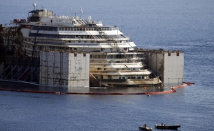 Redressé, le Costa Concordia va partir pour Gênes.