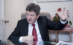 Le 18 avril 2012. Jean-Luc Melenchon, candidat a l'election presidentielle avec son parti Front de gauche, en interview dans le bureau de son qg de campagne aux Lilas. // PHOTO : V. WARTNER / 20 MINUTES