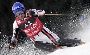 Le Français Jean-Baptiste Grange, vainqueur de trois des six slaloms de Coupe du monde disputés cette saison, défie Benjamin Raich mardi soir à Schladming, sur la piste fétiche de l'Autrichien.