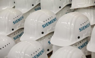 Siemens ne fait que suivre une tendance de fond en Allemagne depuis le début du second semestre. Dans l'automobile par exemple, Daimler a annoncé fin octobre son intention de réduire ses coûts de 2 milliards d'euros d'ici fin 2014 dans sa division voitures.