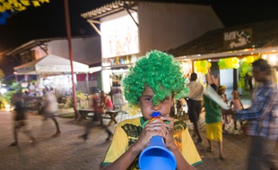 Un supporter brésilien dans les rues de Bahia, le 7 juin 2014.