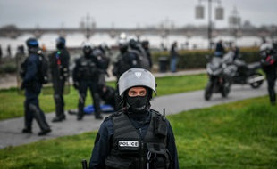 Des forces de l'ordre à Bordeaux.
