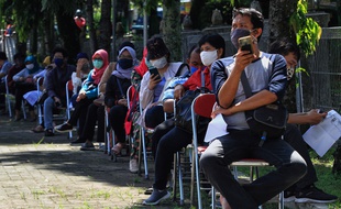 La longue file d'attente pour se faire tester pour le coronavirus à Sleman Yogyakarta, le 12 mai 2020.
