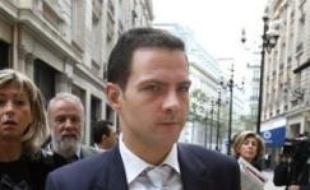 Le trader Jérôme Kerviel, mis en examen pour des falsifications ayant fait perdre 4,9 milliards d'euros à la Société générale, a expliqué dimanche sur TF1, lors de son premier entretien télévisé, qu'il se battrait "jusqu'au bout pour que la vérité soit faite" sur cette affaire.