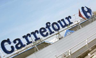 Une enseigne Carrefour en avril 2011.