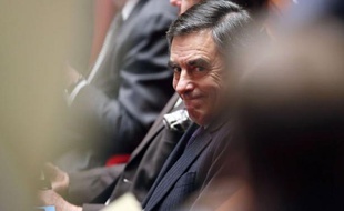 L'Assemblée nationale versera au Rassemblement-UMP, nouveau groupe filloniste, une dotation mensuelle pour son fonctionnement de près de 125.000 euros (exactement 124.491 euros), aux termes d'une décision de son bureau adoptée mercredi.