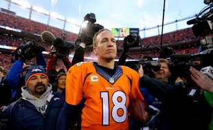 Peyton Manning après le match entre les Denver Broncos et les New England Patriots le 24 janvier 2016.