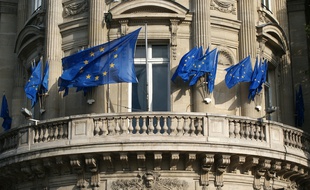 Illustration des drapeaux de l'Union européenne.