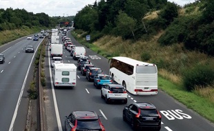 Sur l'A83, au sud de Nantes, une voie réservée aux bus sera créée.