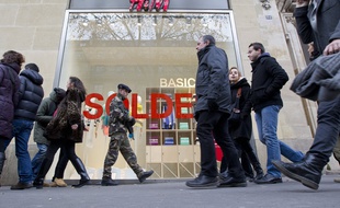 Photo d'illustration. Militaires et forces de police en patrouille sur les grands boulevards.