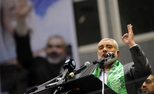 Le chef du gouvernement palestinien du Hamas, Ismaïl Haniyeh, a promis dimanche des "jours difficiles" à Israël et appelé les peuples du printemps arabe à lutter pour la Palestine, lors d'un meeting à Tunis qui a réuni quelque 5.000 personnes.