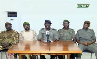 Des militaires se présentant comme le comité national du salut du peuple ont pris le pouvoir au Mali, provoquant la démission de son président, Ibrahim Bounacar Keita.
