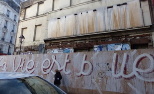 La ruine de la rue de la Gaité est le domicile de nombreux rats