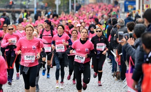 Illustration de la Strasbourgeoise, course organisée dans le cadre d'une campagne d'information et de sensibilisation contre le cancer du sein pour octobre rose 2016.