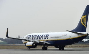 La compagnie aérienne irlandaise à bas coûts Ryanair a annoncé jeudi dans un communiqué qu'elle allait redistribuer "jusqu'à un milliard d'euros" à ses actionnaires sur deux ans et a révisé en hausse son objectif de croissance.