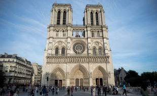 Le parvis de Notre-Dame.