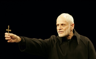 Bruce Myers sur scène à Damas en juin 2008