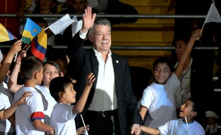 Juan Manuel santos lors d'un match de volley le 1er octobre 2016.