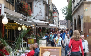 Strasbourg le 18 septembre 2014. Des rues commerçantes dans Strasbourg. Illustrations