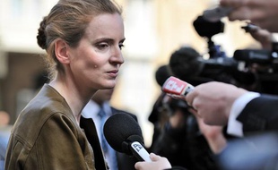 Nathalie Kosciusko-Morizet, la ministre de l'Ecologie répond aux questions des journalistes dans la cour de l'Elysée, le 16 mars 2011.