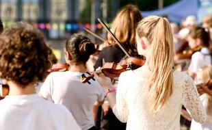 En 2018, un peu plus de 40 000 enfants en France bénéficiaient d'un programme d'initiation à la musique par la pratique orchestrale