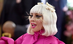 Lady Gaga sur le tapis rouge du MET Gala (sur le thème «Camp: Notes on Fashion»), à New York, le 6 mai 2019.