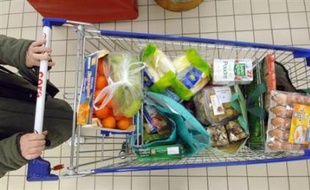 Face aux industriels de l'agroalimentaire qui ont rejeté jeudi "toute nouvelle réforme" dans la grande distribution, le gouvernement a confirmé sa volonté de présenter un projet de loi en mai, tout en leur promettant des "garde-fous".