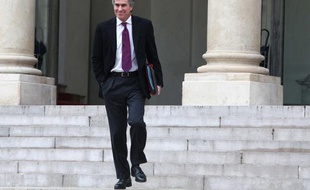 Le ministre du Budget Jérôme Cahuzac, lors de sa sortie du conseil des ministres à l'Elysée, le 5 décembre 2012.