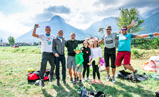 Le petit Marceau (8 ans) a effectué le 11 septembre son premier vol en parapente avec sa famille, depuis le col de la Forclaz (Haute-Savoie).