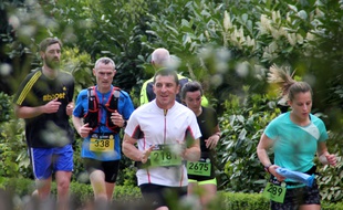 Les coureurs du premier Rennes Urban Trail ici dans le parc du Thabor.