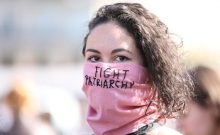 Une manifestante du mouvement #Noustoutes en septembre 2018 à Paris.