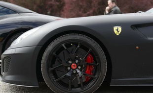 Un homme, âgé d'une vingtaine d'années, s'est filmé, ivre, au volant d'une Ferrari