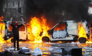 Des affrontements entre des manifestants contre les mesures d'austérité et les policiers à Bruxelles, le 6 novembre 2014
