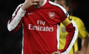 Cesc Fabregas, blessé contre Barcelone le 31 mars 2010, va manquer la fin de saison des Gunners